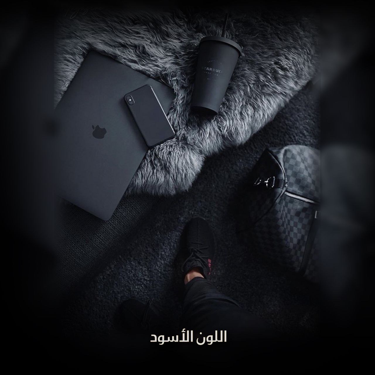 اللون الأسود