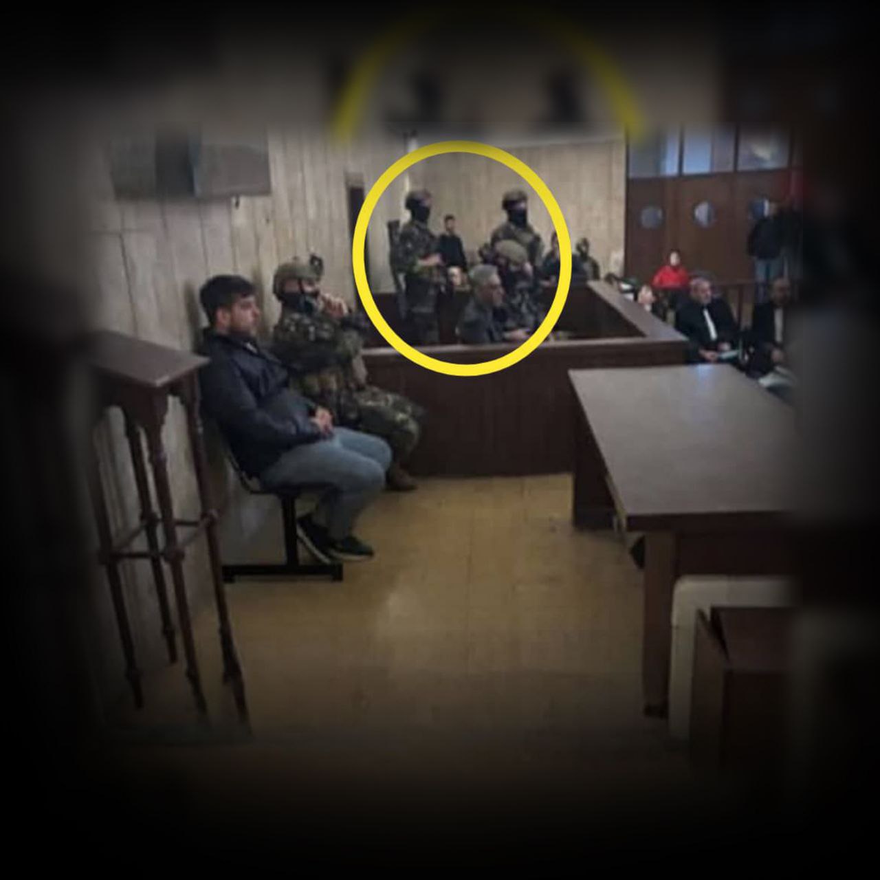 الصورة الأولى لـ”فضل شاكر” خلال جلسة محاكمته اليوم أمام المحكمة العسكرية